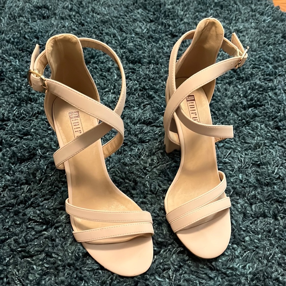 Nude / Light Pink Wedges